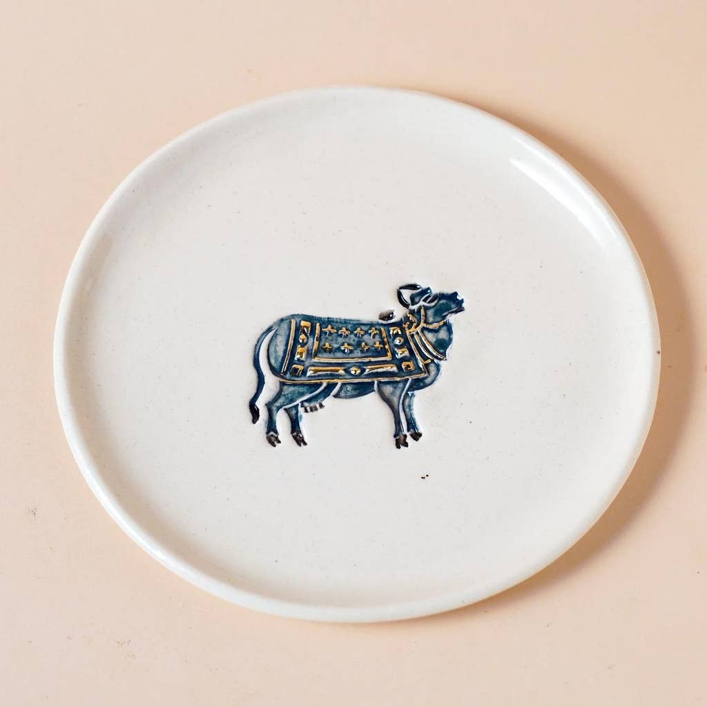 Handcrafted ceramic plate with block imprint and 22K gold detailing - Nandi (ivory)