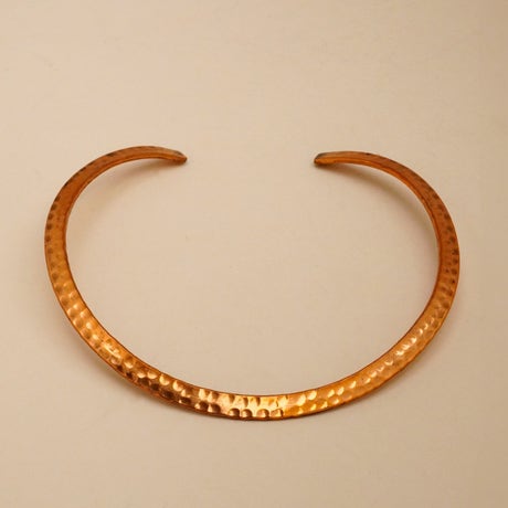 Hammered brass choker - style (1)