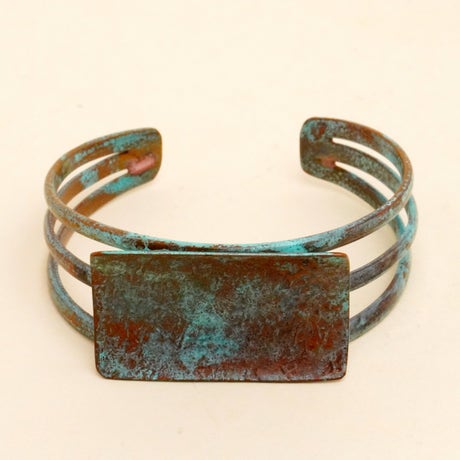 Handmade textured brass cuff - Aged patina