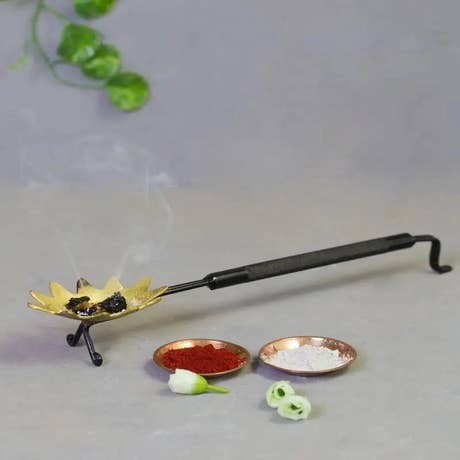 Aarti Stand