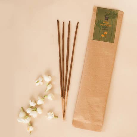 Hand rolled pure Jasmine Incense/Agarbatti. Chemical and toxin free. Ethically sourced. Natural herbs, roots & essential oils. Pack of 10 sticks