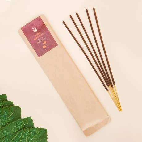 Hand rolled pure Nagachampa incense/agarbatti (Pack of 10 sticks). Chemical and toxin free. Ethically sourced. Natural herbs, roots & essential oils. 