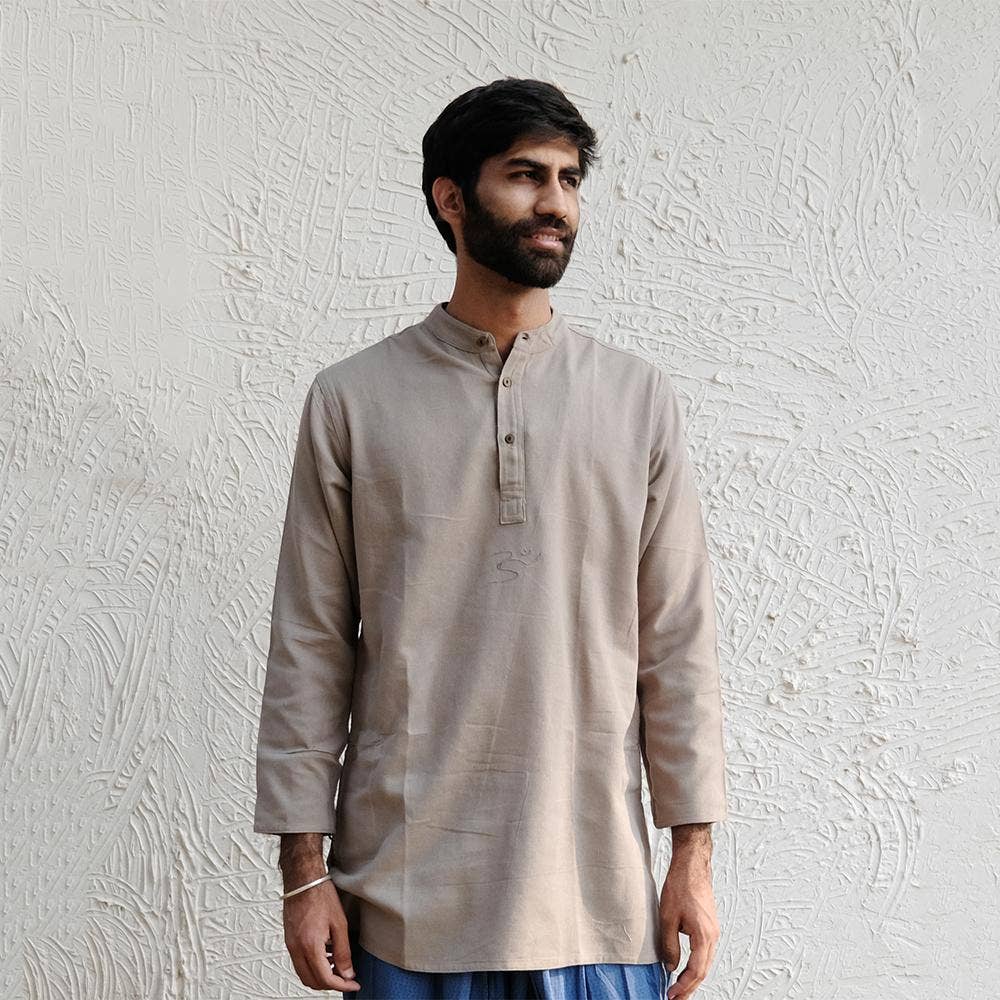 Men’s 100% organic cotton kurta with embroidered (Sap) "Aum". Long sleeved short kurta. Relaxed fit.