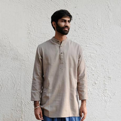 Men’s 100% organic cotton kurta with embroidered (Sap) "Aum". Long sleeved short kurta. Relaxed fit.