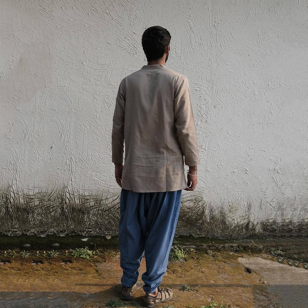 Men’s 100% organic cotton kurta with embroidered (Sap) "Aum". Long sleeved short kurta. Relaxed fit.
