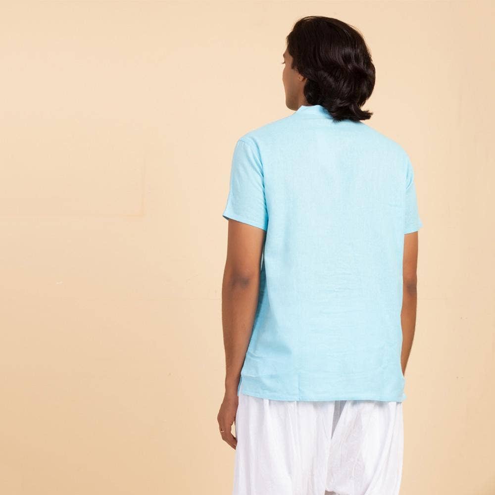 Men’s 100% organic cotton kurta with embroidered (Sky) "Aum". Short sleeved short kurta. Relaxed fit.