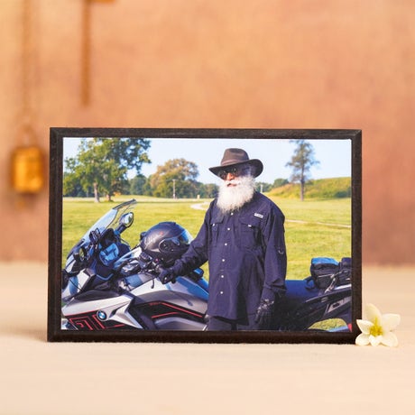 [ME0028408400] SI401 Sadhguru Photo (4x6)