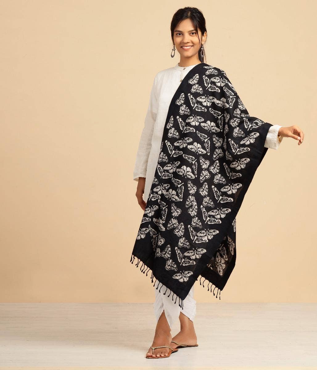 Black - Shawl. A festive gift.